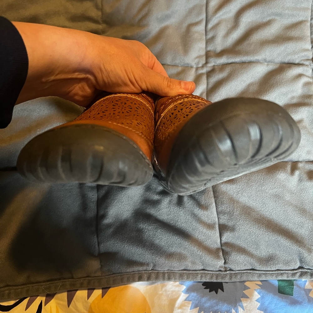 JBU Samaria Mules Flats.  New with tags! - Picture 4 of 6